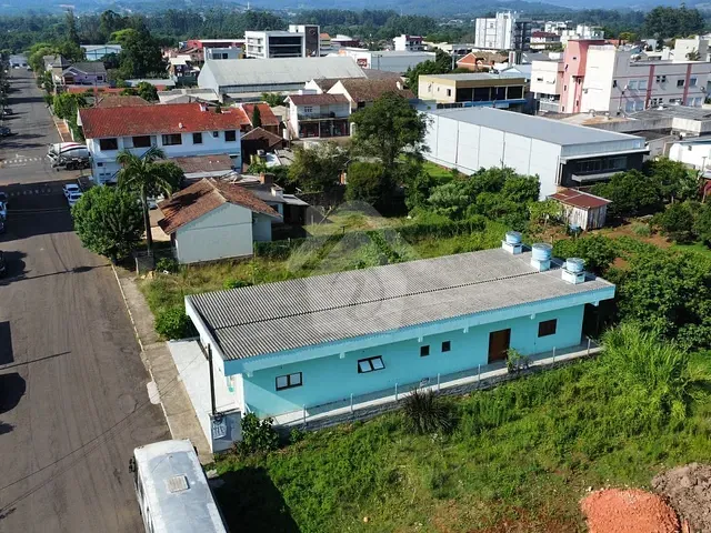 Sala com 180m² 2 quartos e 4 banheiros, à venda, no bairro Languiru em Teutônia