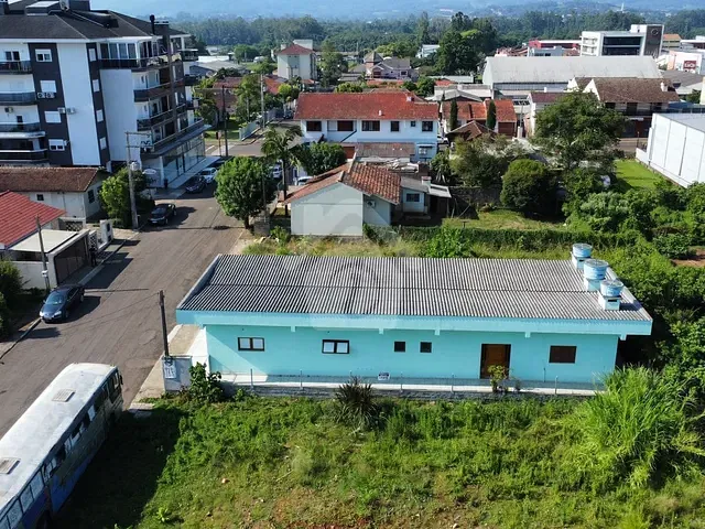Sala com 180m² 2 quartos e 4 banheiros, à venda, no bairro Languiru em Teutônia