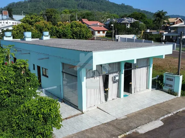 Sala com 180m² 2 quartos e 4 banheiros, à venda, no bairro Languiru em Teutônia