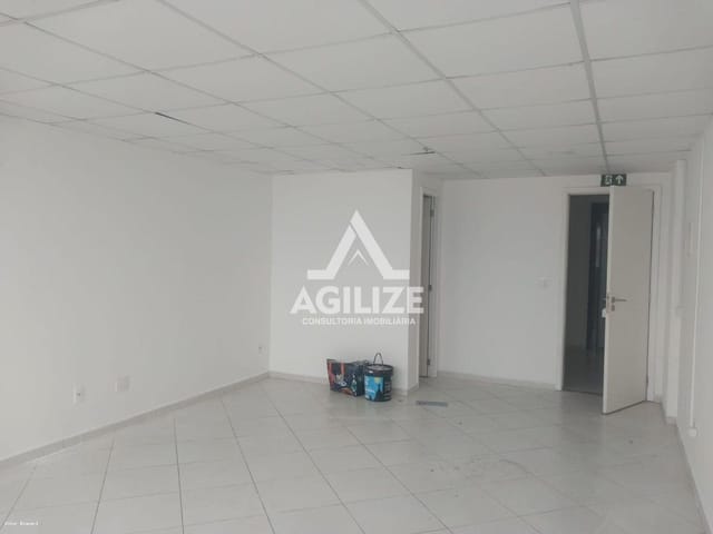 Sala à venda, no bairro Centro em Macaé