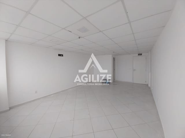 Sala à venda, no bairro Centro em Macaé
