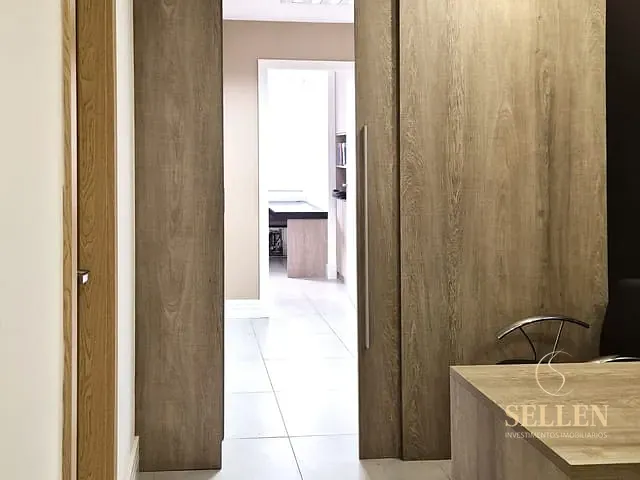Sala com 254m², à venda, no bairro Menino Deus em Porto Alegre