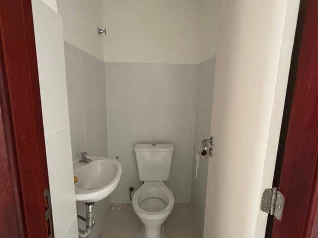 Sala à venda ou para alugar, no bairro Imbetiba em Macaé