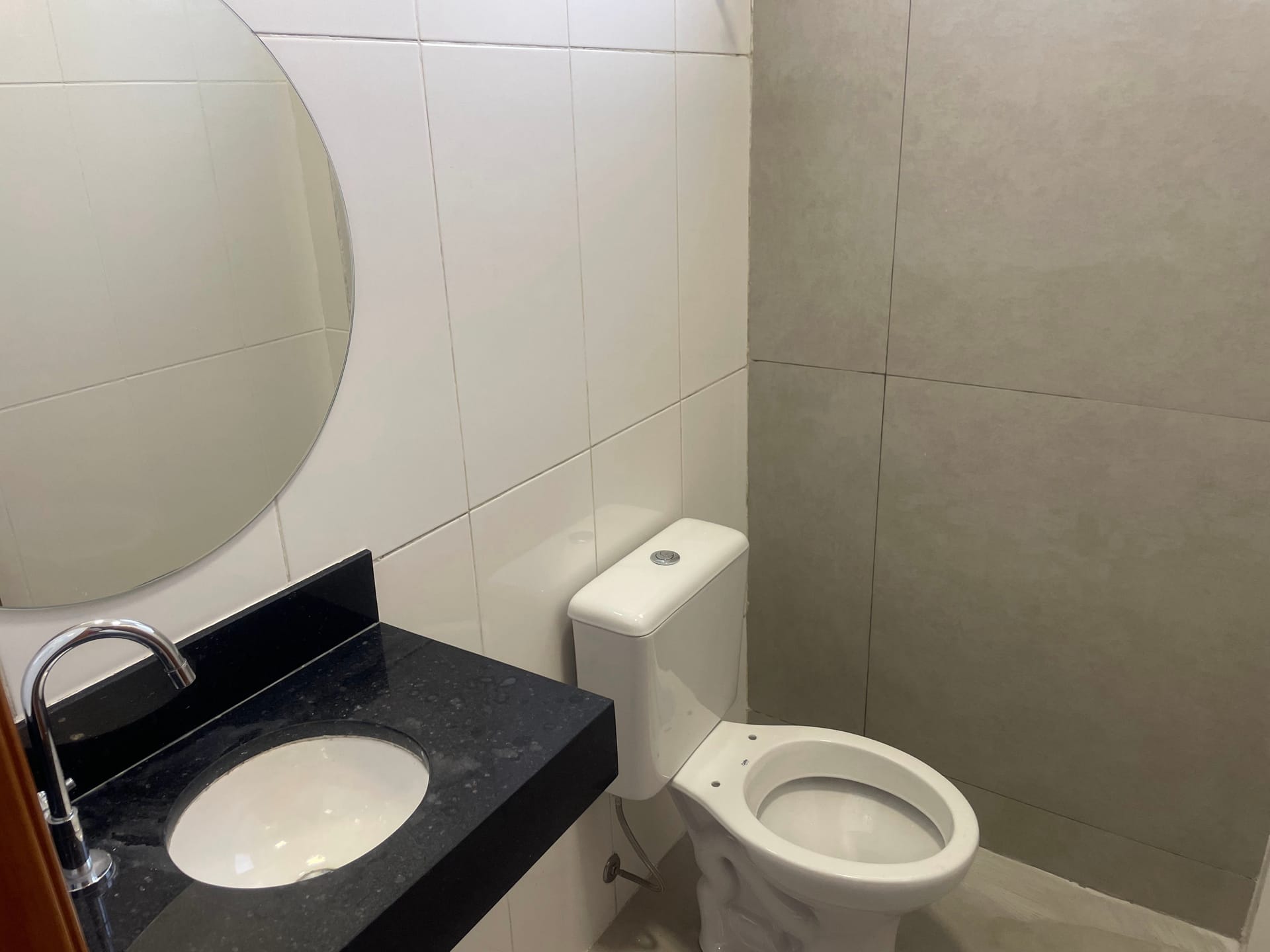 Sala comercial no bairro Padre Eustáquio de aproximadamente 20m² para locação, com sistema de alarme, elevador, portão eletrônico - Belo Horizonte, MG