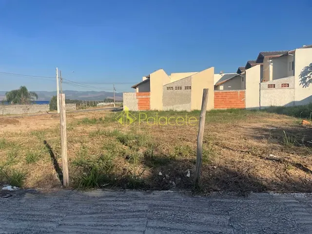 Sala com 200m², à venda, no bairro Parque das Palmeiras em Pindamonhangaba