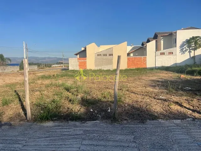 Sala com 200m², à venda, no bairro Parque das Palmeiras em Pindamonhangaba
