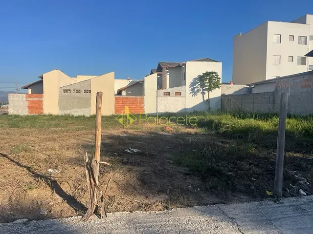 Sala com 200m², à venda, no bairro Parque das Palmeiras em Pindamonhangaba