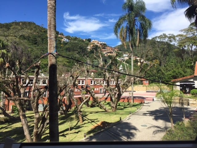 Sala à venda, no bairro Quarteirão Brasileiro em Petrópolis