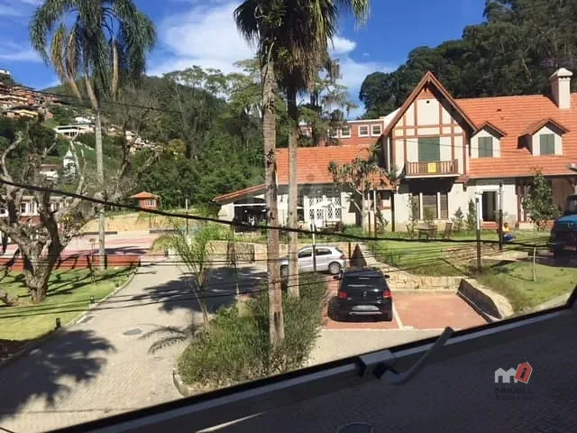 Sala à venda, no bairro Quarteirão Brasileiro em Petrópolis