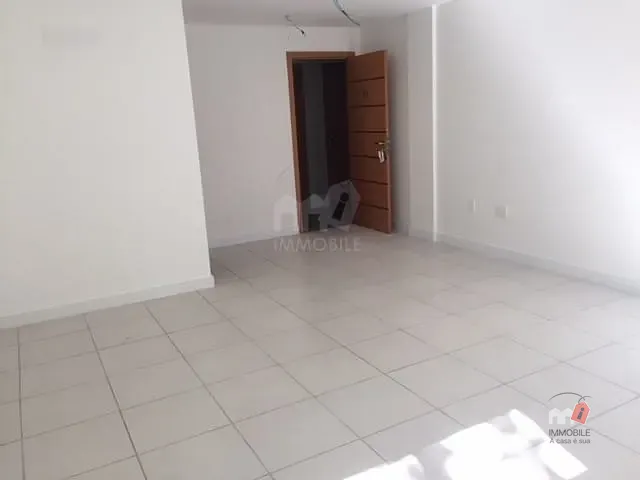 Sala à venda, no bairro Quarteirão Brasileiro em Petrópolis