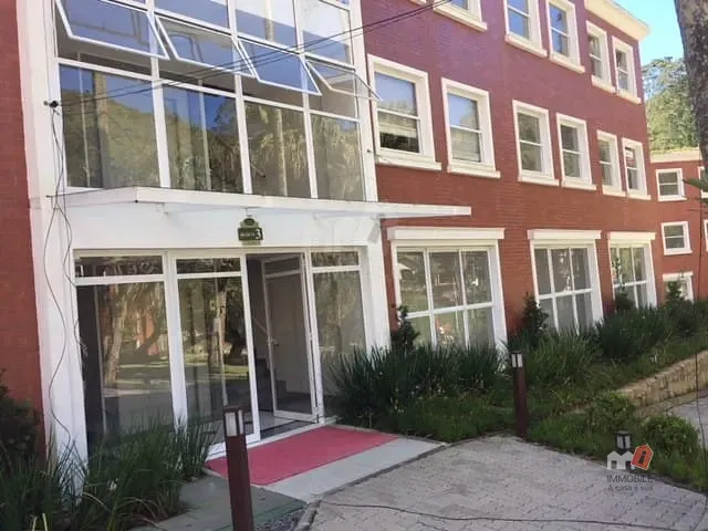 Sala à venda, no bairro Quarteirão Brasileiro em Petrópolis