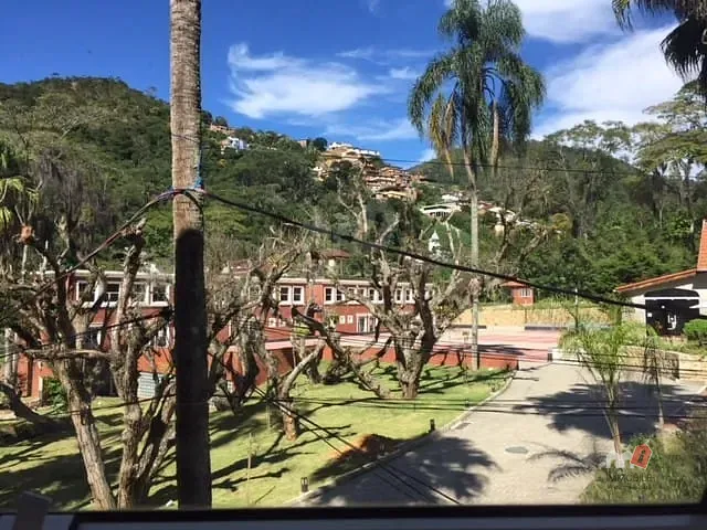 Sala à venda, no bairro Quarteirão Brasileiro em Petrópolis