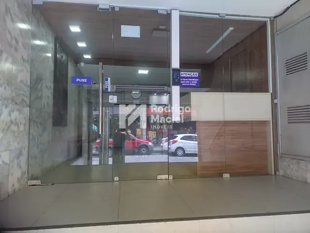 Sala à venda ou para alugar, no bairro Santo Antônio em Recife