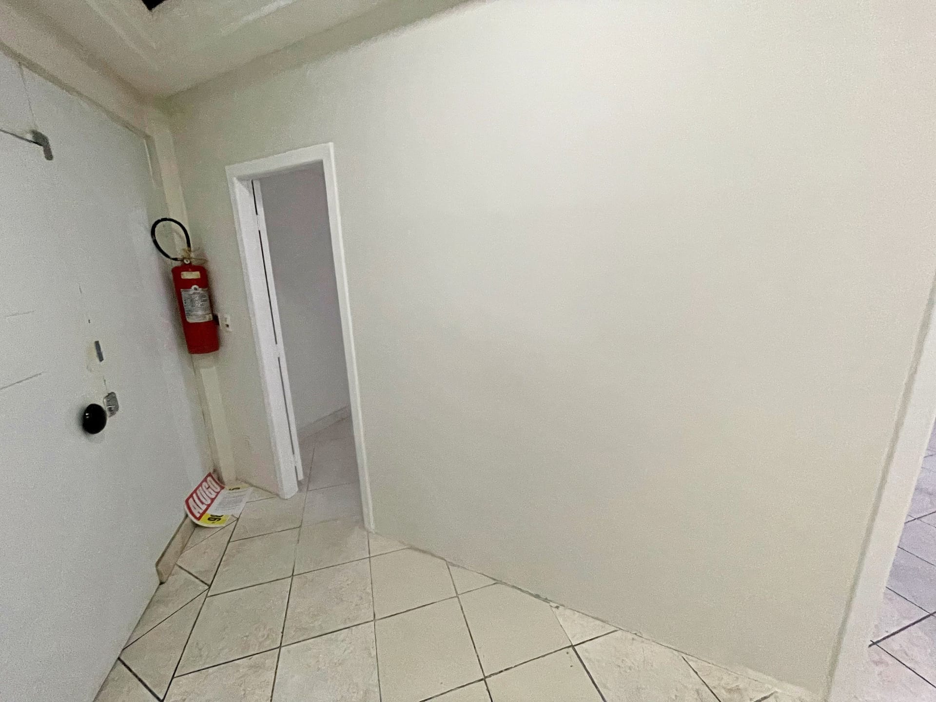 Sala comercial com aproximadamente 40m², situada no bairro Barro Preto com 01 recepção, 01 sala ampla - Belo Horizonte-MG