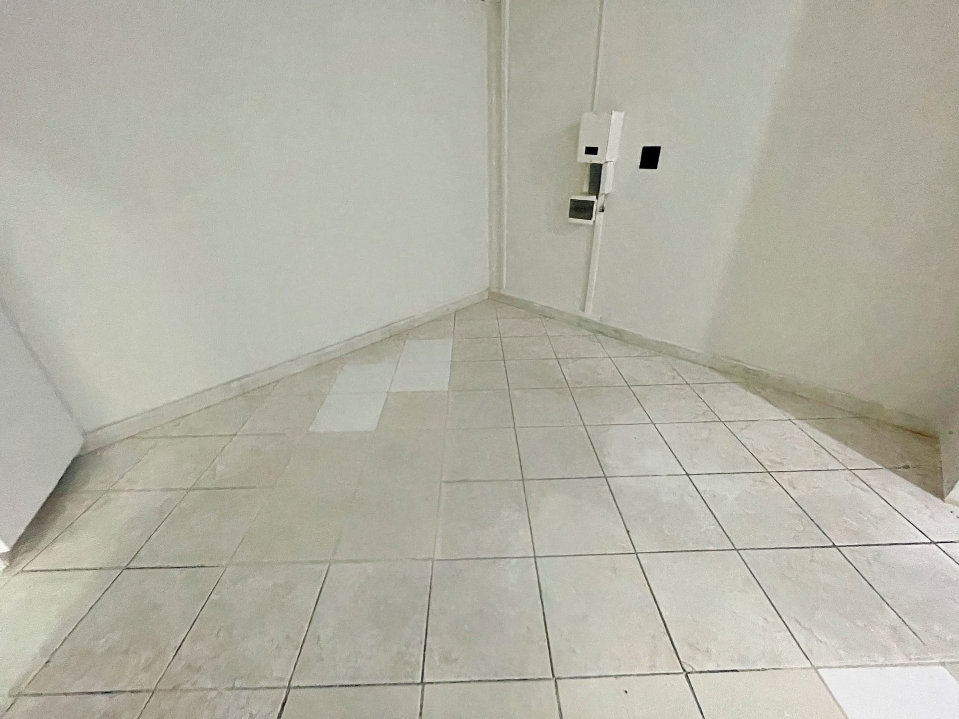 Sala comercial com aproximadamente 40m², situada no bairro Barro Preto com 01 recepção, 01 sala ampla - Belo Horizonte-MG