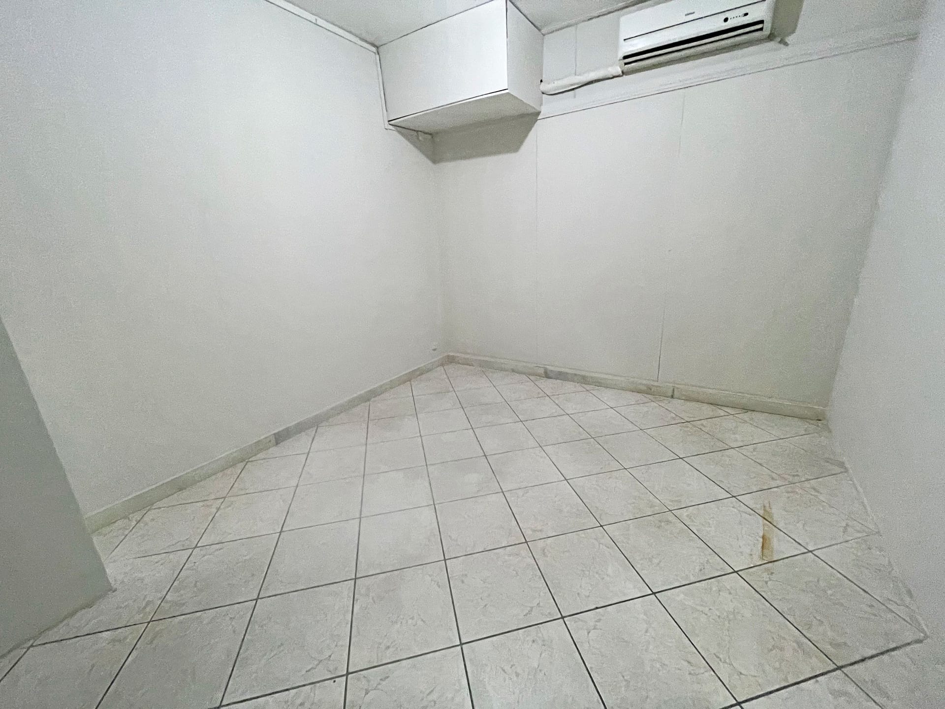 Sala comercial com aproximadamente 40m², situada no bairro Barro Preto com 01 recepção, 01 sala ampla - Belo Horizonte-MG