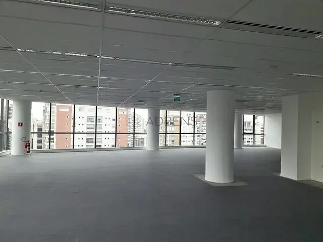 Sala com 450m², para alugar, no bairro Vila Nova Conceição em São Paulo