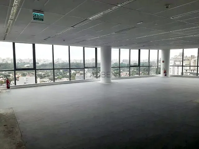 Sala com 450m², para alugar, no bairro Vila Nova Conceição em São Paulo