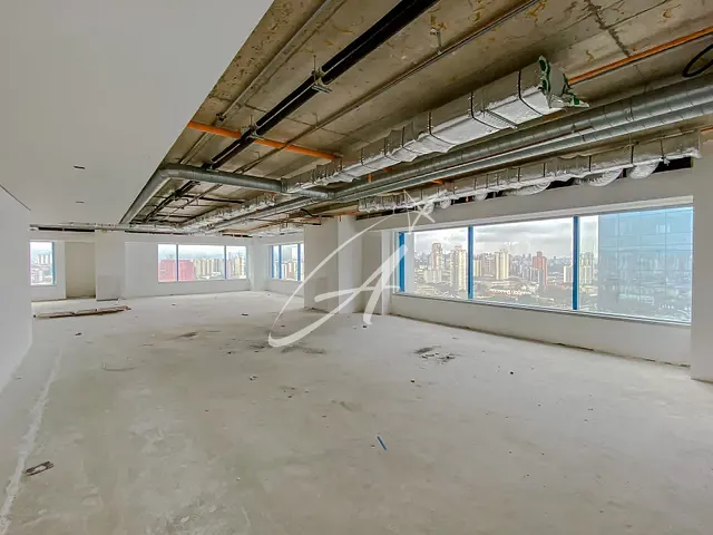 Sala à venda ou para alugar, no bairro Várzea da Barra Funda em São Paulo