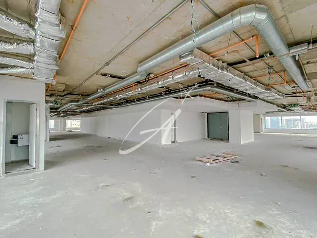 Sala à venda ou para alugar, no bairro Várzea da Barra Funda em São Paulo