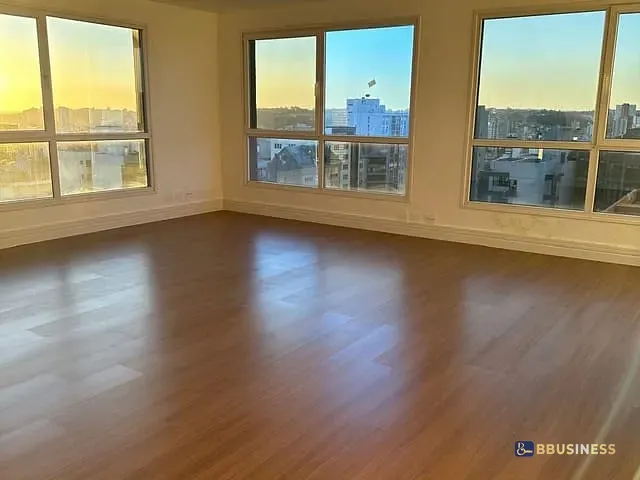 Sala à venda, no bairro Centro em Caxias do Sul