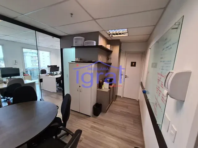 Sala à venda, no bairro Pinheiros em São Paulo