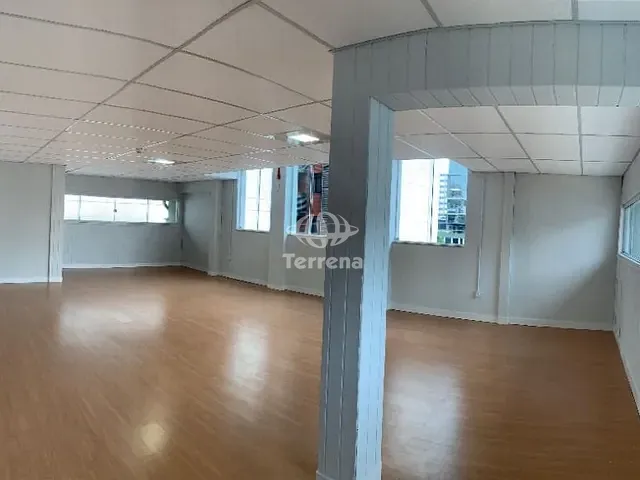 Sala para alugar, no bairro Centro em Blumenau