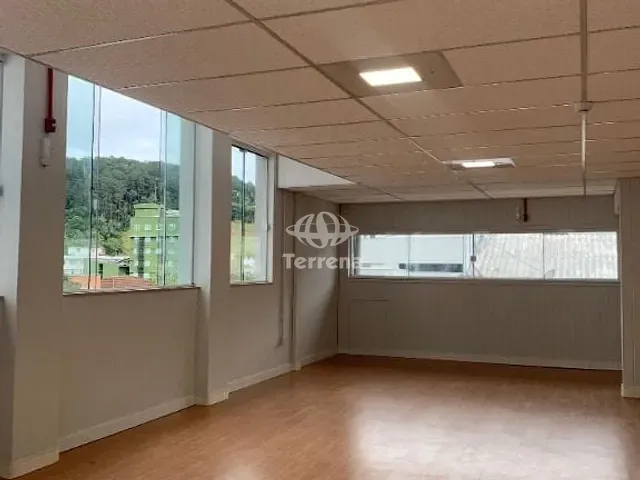 Sala para alugar, no bairro Centro em Blumenau