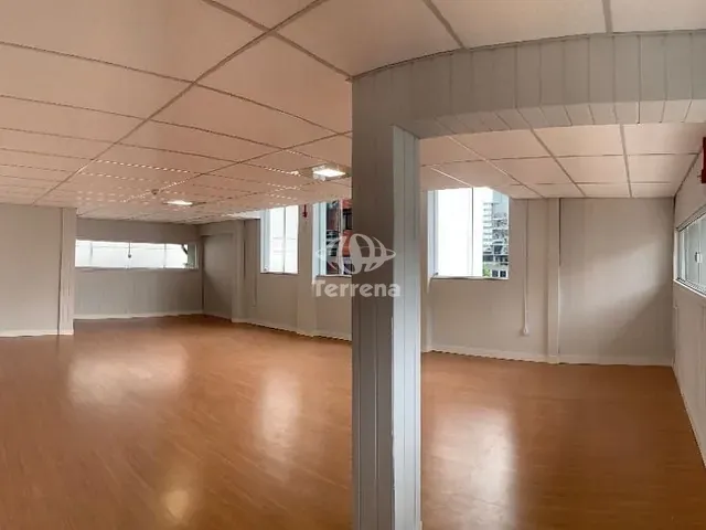 Sala para alugar, no bairro Centro em Blumenau
