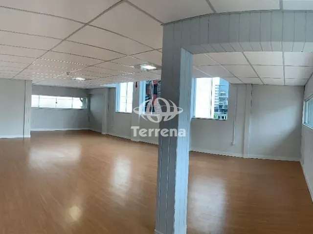 Sala para alugar, no bairro Centro em Blumenau