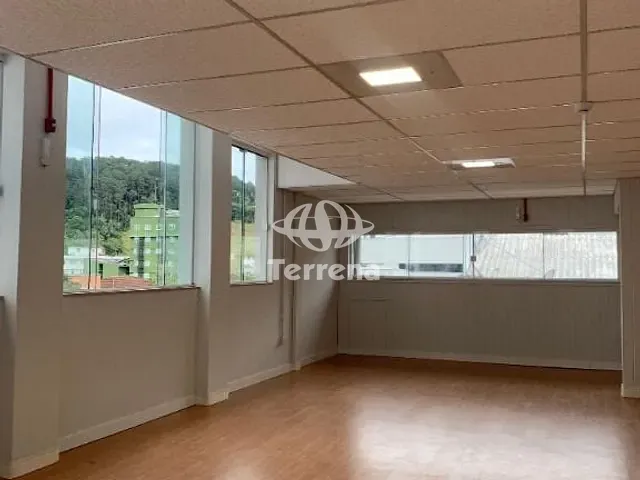 Sala para alugar, no bairro Centro em Blumenau
