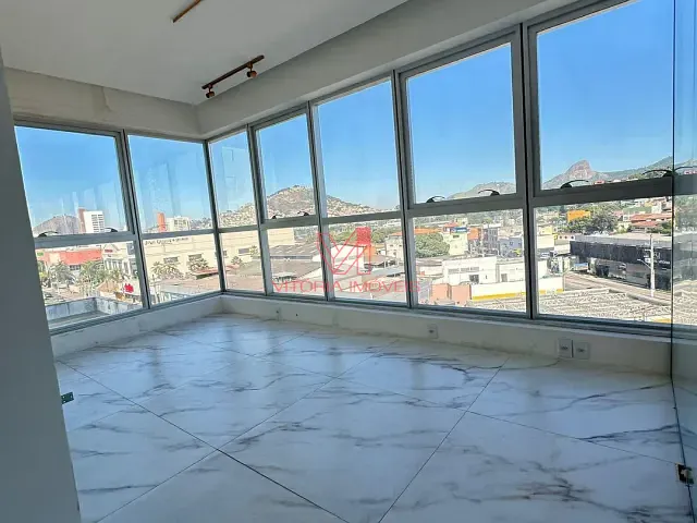 Sala à venda, no bairro Santa Luíza em Vitória
