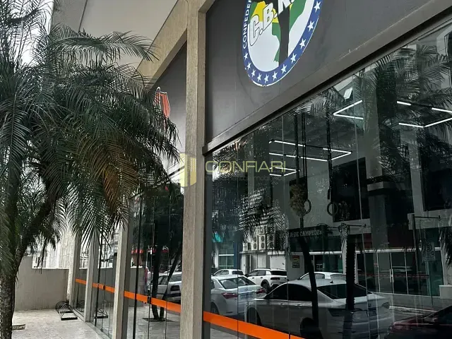 Sala com 442m², à venda, no bairro Meia Praia em Itapema