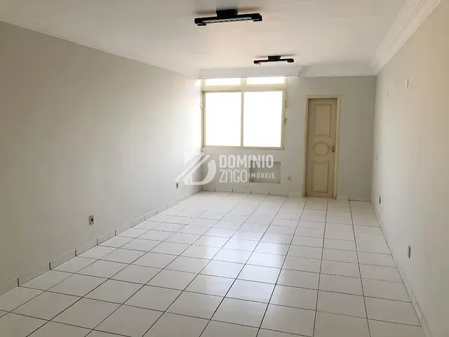 Sala para alugar, no bairro São Benedito em Uberaba