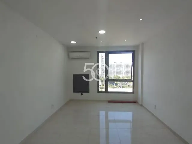 Sala com 19m², à venda, no bairro Jacarepaguá em Rio de Janeiro