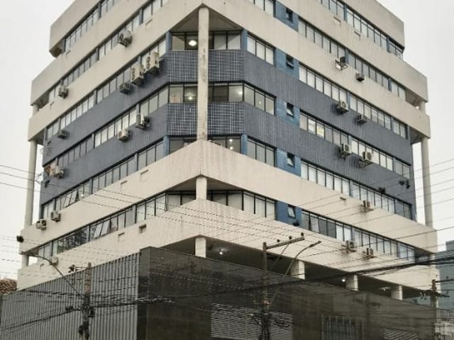 Sala com 28m², à venda ou para alugar, no bairro Centro em Pelotas
