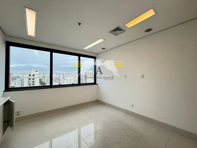 Sala à venda, no bairro Campo Belo em São Paulo