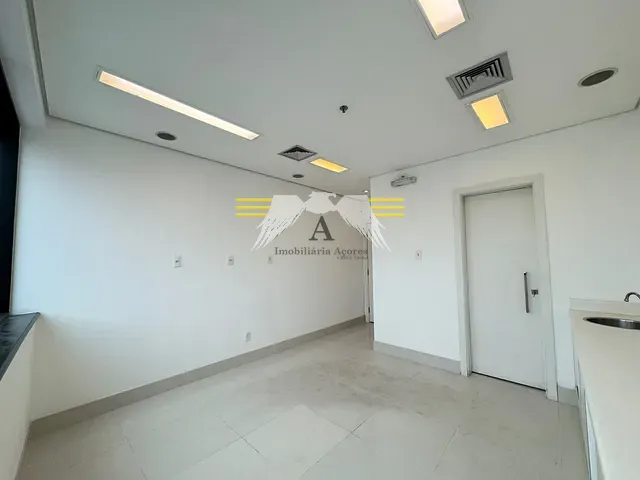 Sala à venda, no bairro Campo Belo em São Paulo