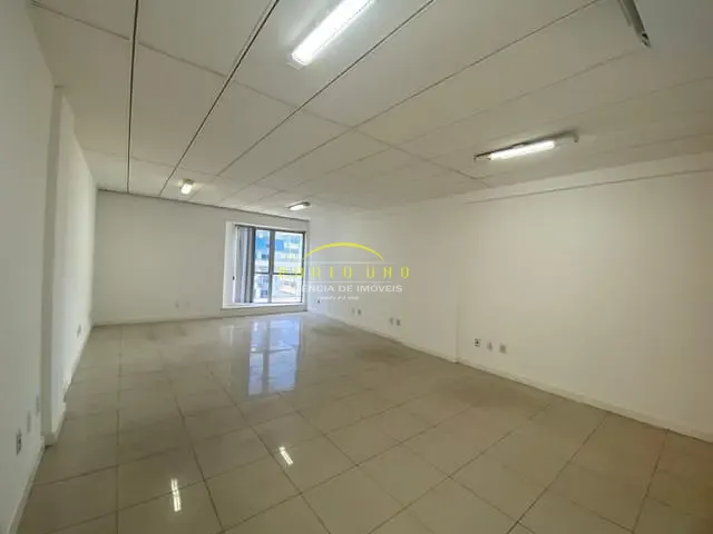 Sala à venda, no bairro Comércio em Salvador