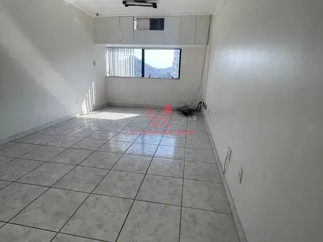 Sala com 35m², para alugar, no bairro Santa Lúcia em Vitória