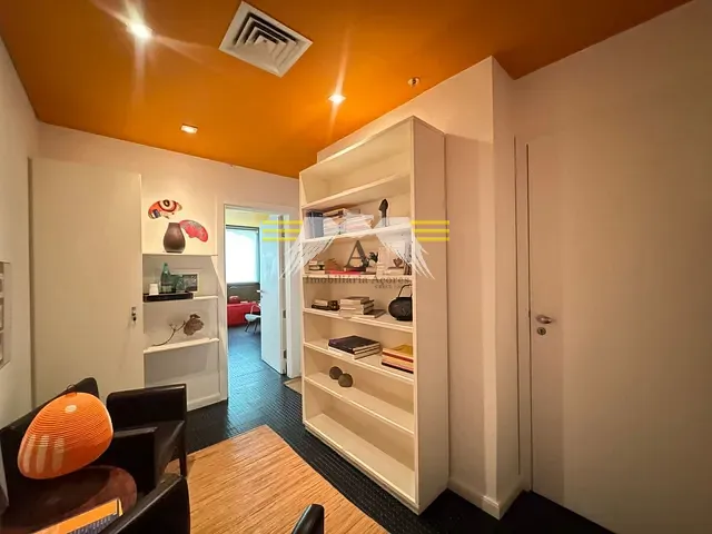 Sala à venda, no bairro Campo Belo em São Paulo