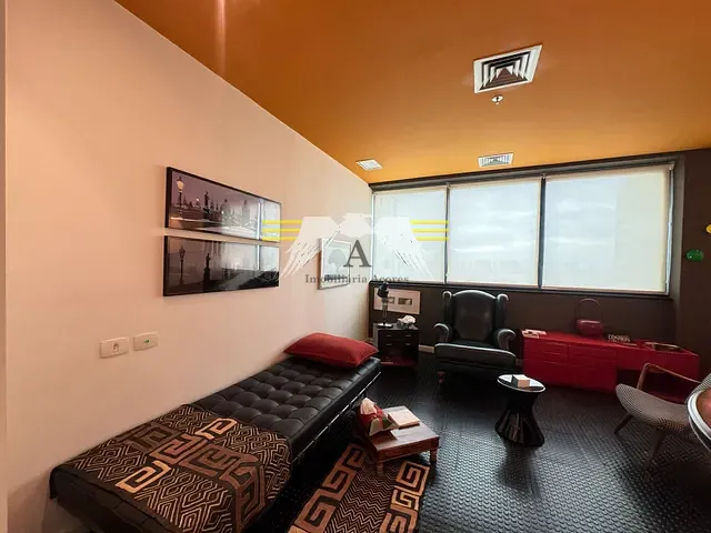 Sala à venda, no bairro Campo Belo em São Paulo