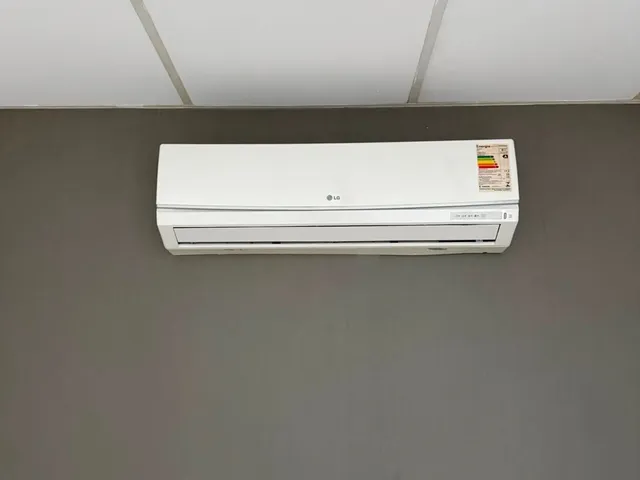 Sala à venda, no bairro Imbetiba em Macaé