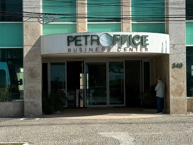 Sala à venda, no bairro Imbetiba em Macaé