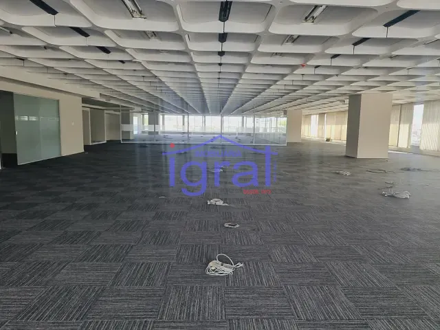 Sala à venda ou para alugar, no bairro Jardim São Luís em São Paulo