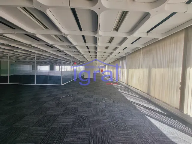 Sala à venda ou para alugar, no bairro Jardim São Luís em São Paulo