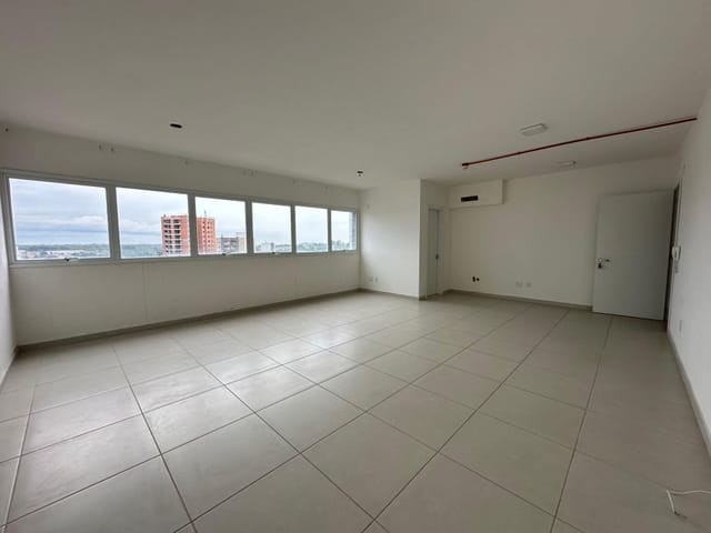 Sala à venda, no bairro Desvio Rizzo em Caxias do Sul