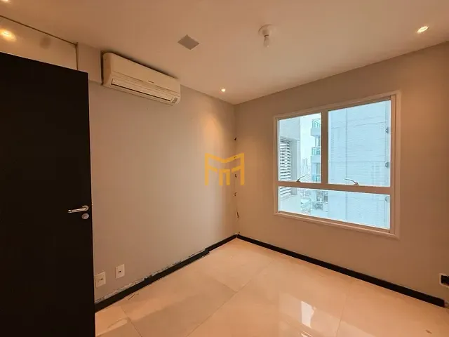 Sala à venda ou para alugar, no bairro Umarizal em Belém