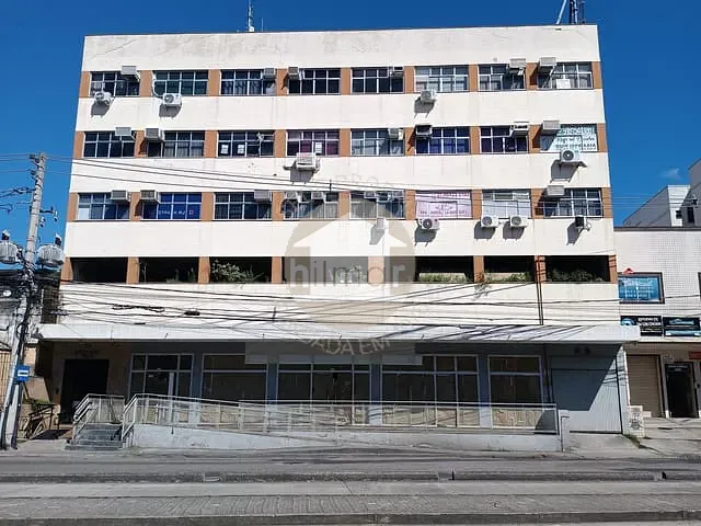 Sala à venda ou para alugar, no bairro Vila Da Penha em Rio de Janeiro