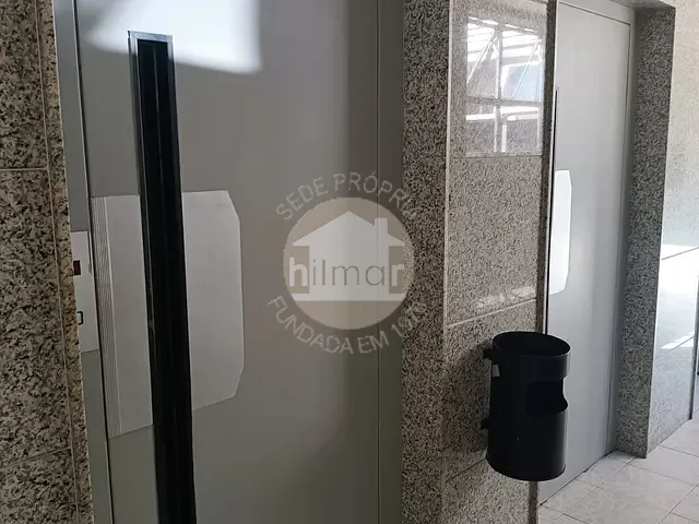 Sala à venda ou para alugar, no bairro Vila Da Penha em Rio de Janeiro